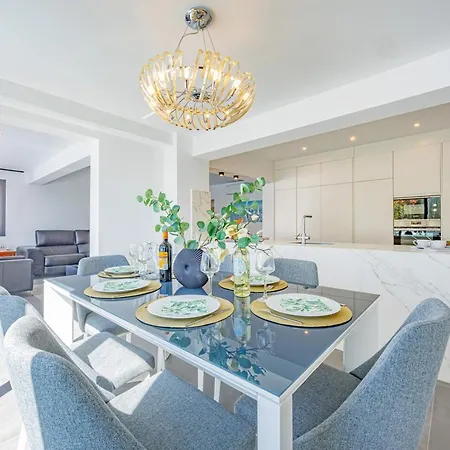 Nits - Plusholidays Villa