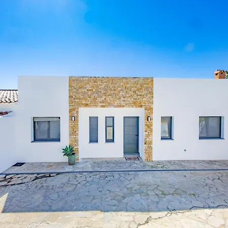 Nits - Plusholidays * Moraira