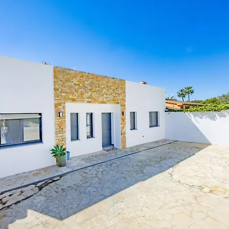 Nits - Plusholidays Vila *